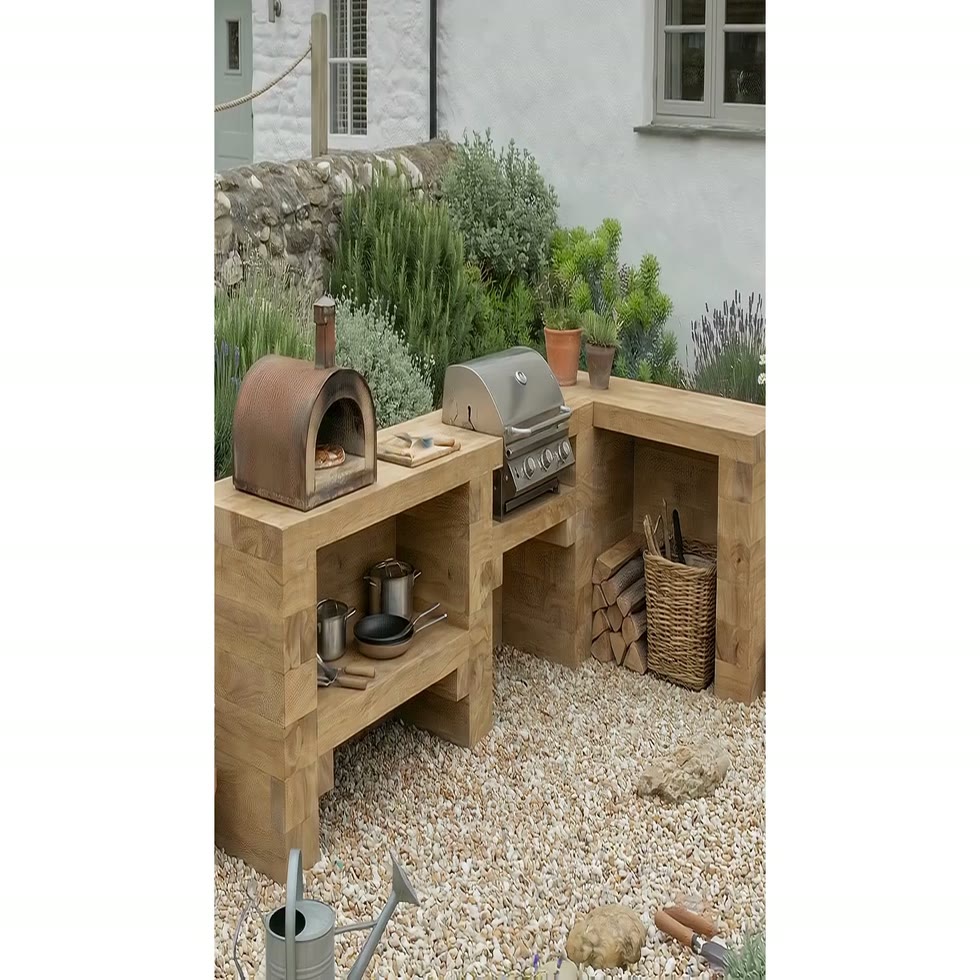 Cuisine d’été en bois / 2,325 m x 2,25 m x 0,65 m