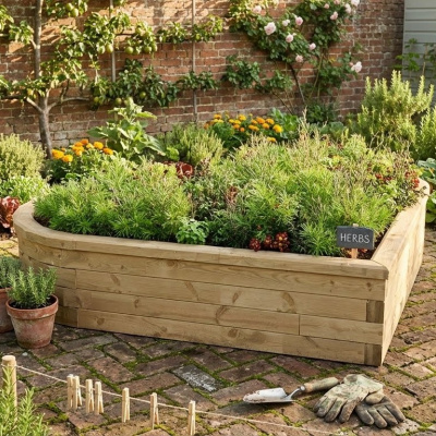 Jardinière bois en forme de cœur / 2,115 x 1,5 x 0,45 m