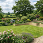 Mur de soutènement d'angle arrondi avec escalier / 9.5m x 2.96 x 0.6m