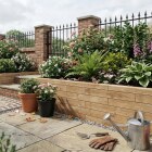 Mur de soutènement en traverses paysagères / 412,5 x 75 cm