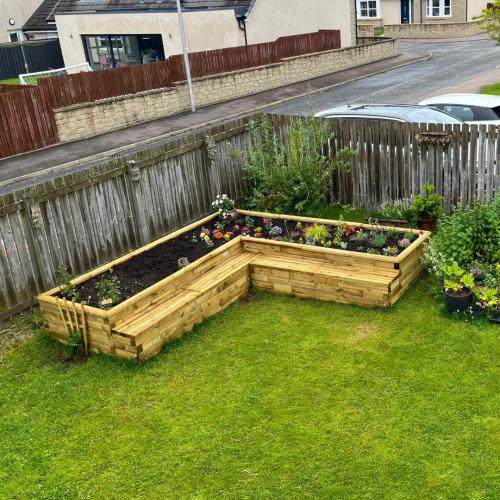 La jardinière en L de David avec banc intégré